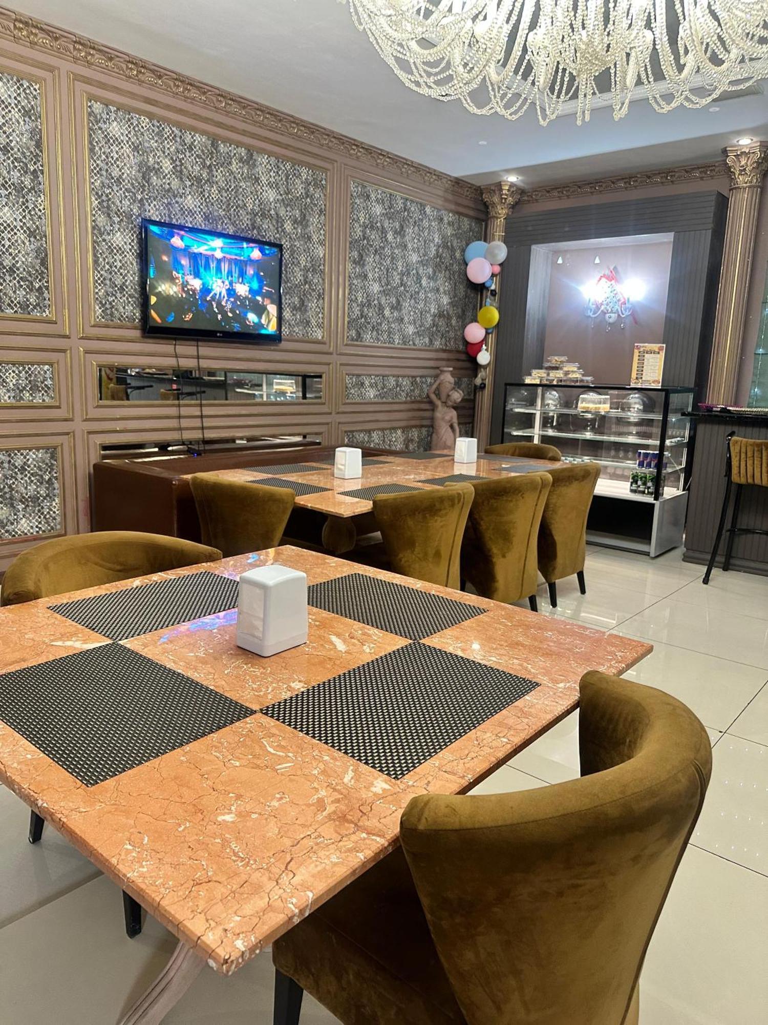 Lion Hotel Astana Bagian luar foto