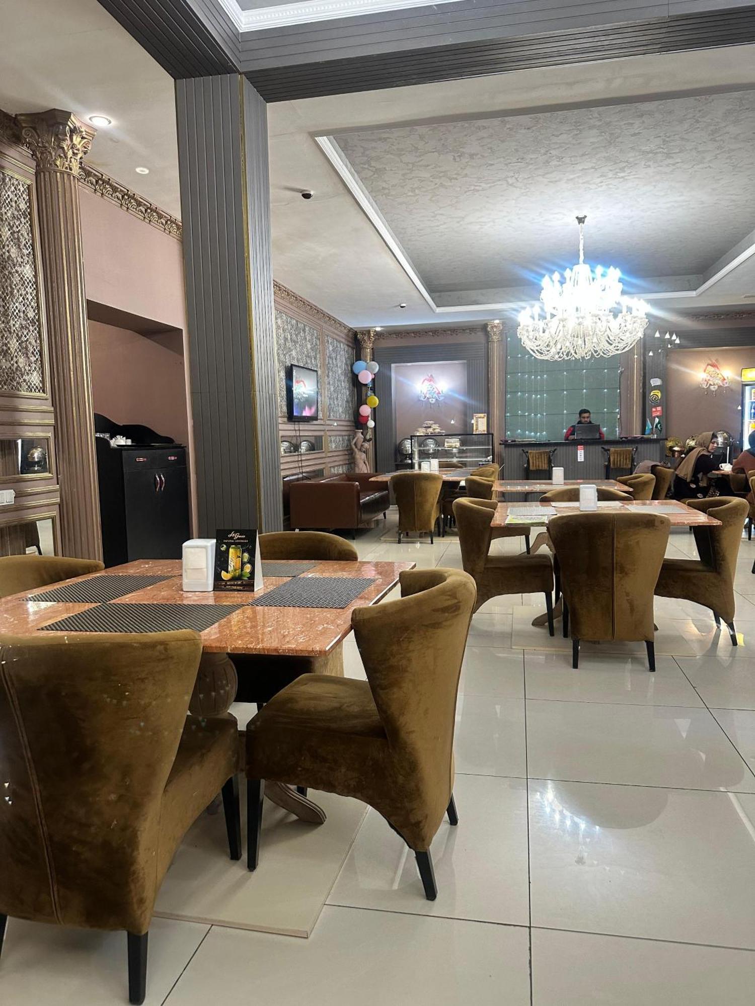 Lion Hotel Astana Bagian luar foto