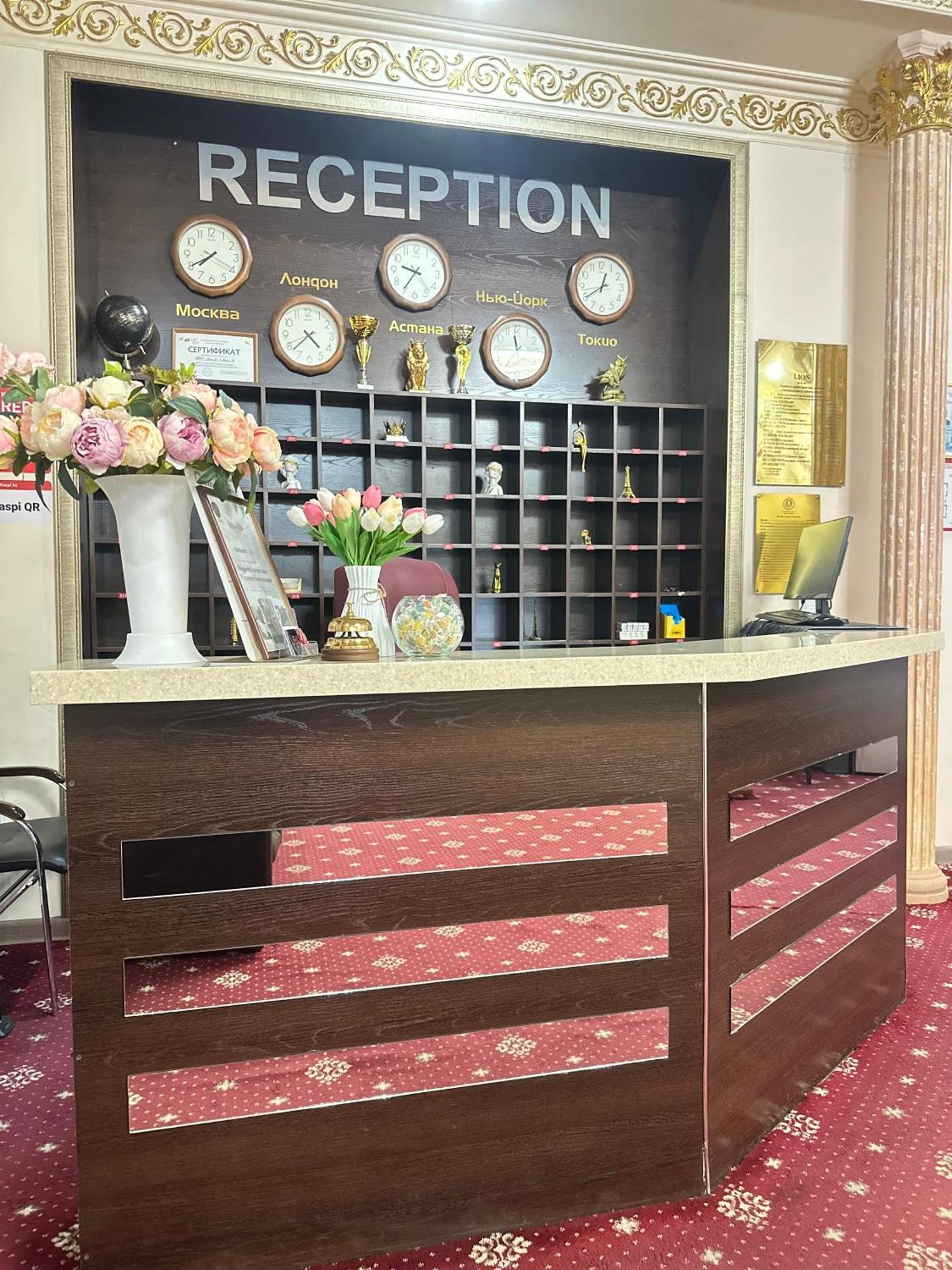 Lion Hotel Astana Bagian luar foto